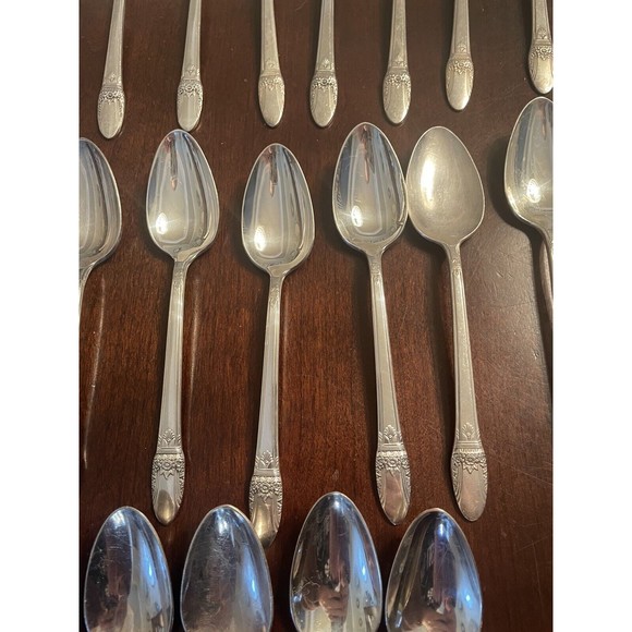 First Love Silver plated Flatware 1847 Rogers Bros, Serving Utensils,  116 Pcs - Picture 5 of 6